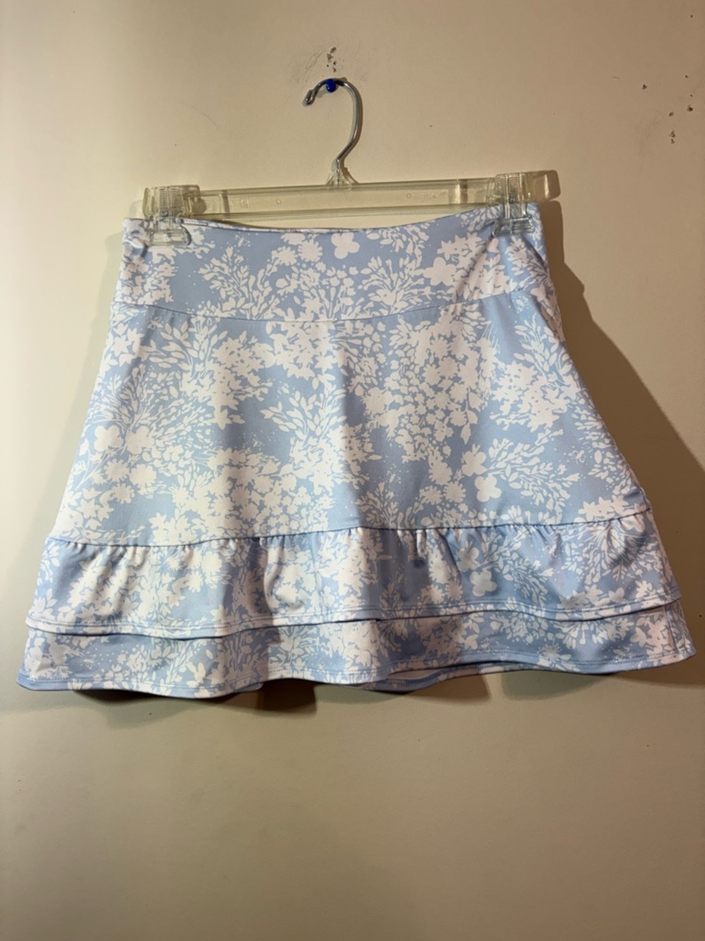 Crown & Ivy Floral‎ A-Line Skort blue white tiered ruffle bottom Women’s Medium